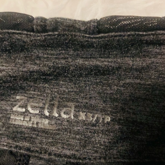 Zella Womanʻs XS black jacket with ruching on sleeves - Picture 9 of 12